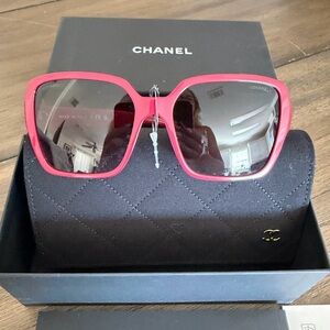 CHANEL Red Sunglasses with Logo